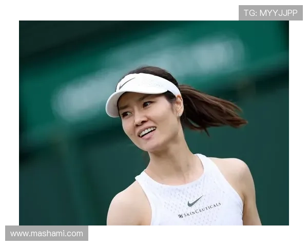 李娜赛后直接翻包，里面居然是豪宅钥匙和孩子作业本？